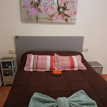 Almudena Estudio Торевьиа